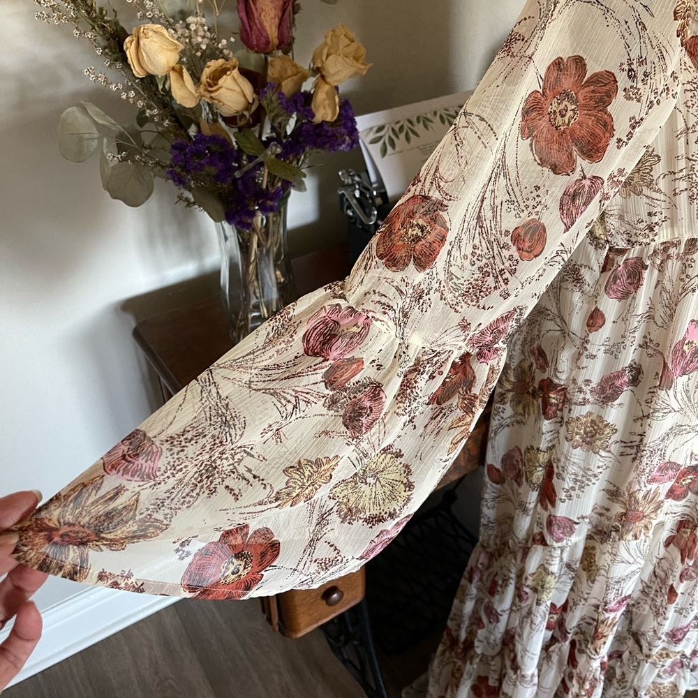 Mossimo Ladies Feminine and flowy dress - Picture 3 of 11